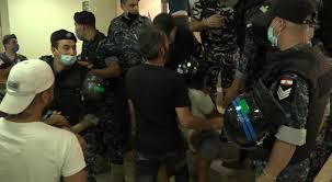 متظاهرون بلبنان