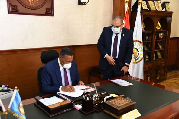 محافظ مطروح يهنئ اوائل الثانوية العامة 