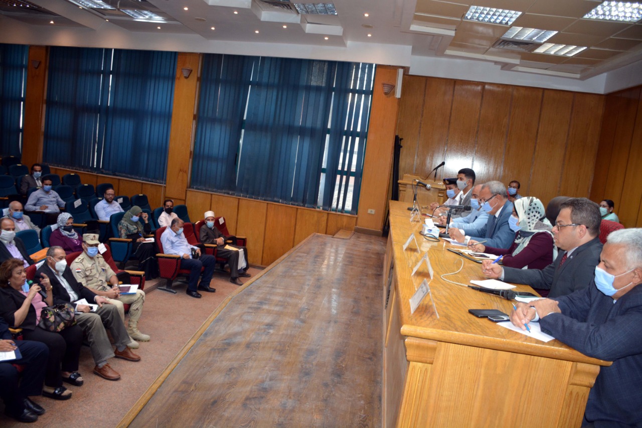 اجتماع محافظ القليوبية 