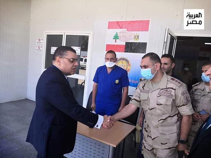 سفير مصر خلال تفقد المستشفى الميداني