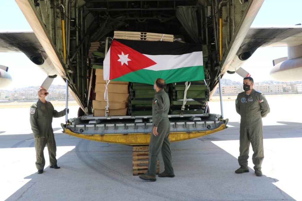 جانب من المساعدات