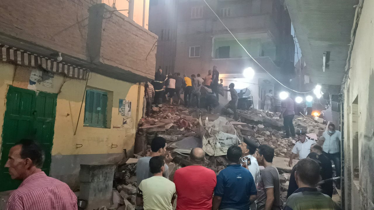  محافظ الغربية يتفقد موقع انهيار منزل بالمحلة