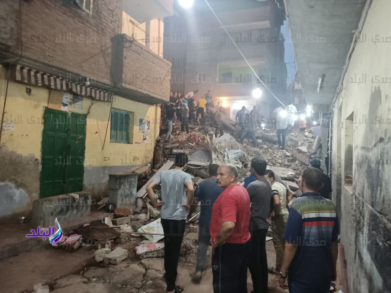 استخراج 3 جثث لسيده وطفلين من أسفل عقار المحلة المنهار