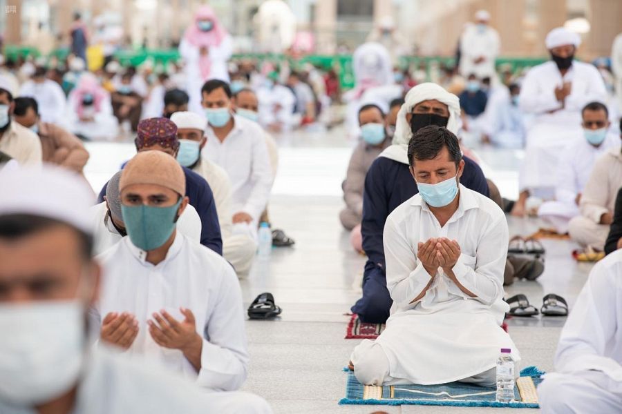 خطيب المسجد النبوي: الليالي والأيام خزائن للأعمال