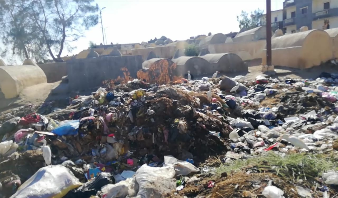 القمامة تكبس أنفاس قرية الشوكة بالبحيرة والأهالي: محدش سائل