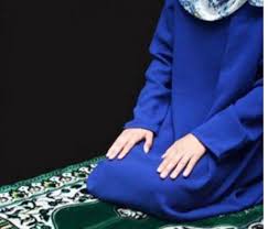 هل يجوز خلع الحجاب أمام أولاد عمي أو خالتي؟.. الإفتاء ترد