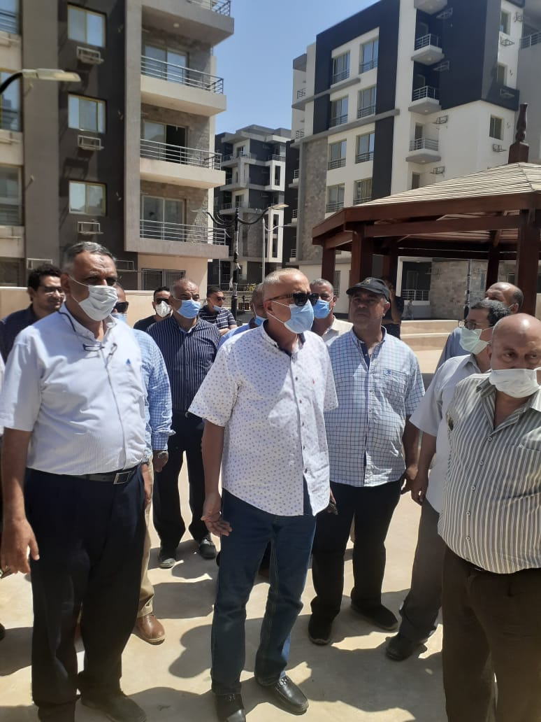 نائب رئيس " هيئة المجتمعات العمرانية " يتفقد مشروعات الاسكان