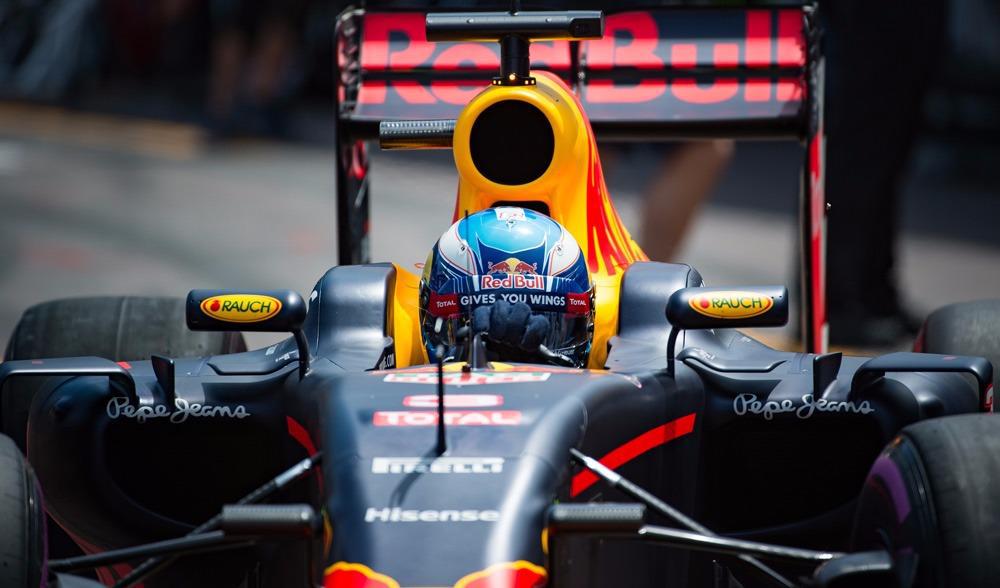 ماكس فيرشتابن يتفوق على لويس هاميلتون وفالتيري بوتاس