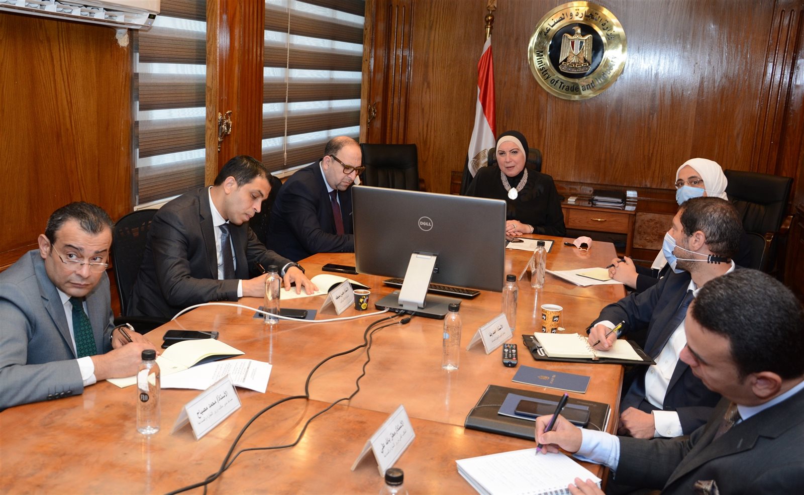 وزيرة التجارة والصناعة