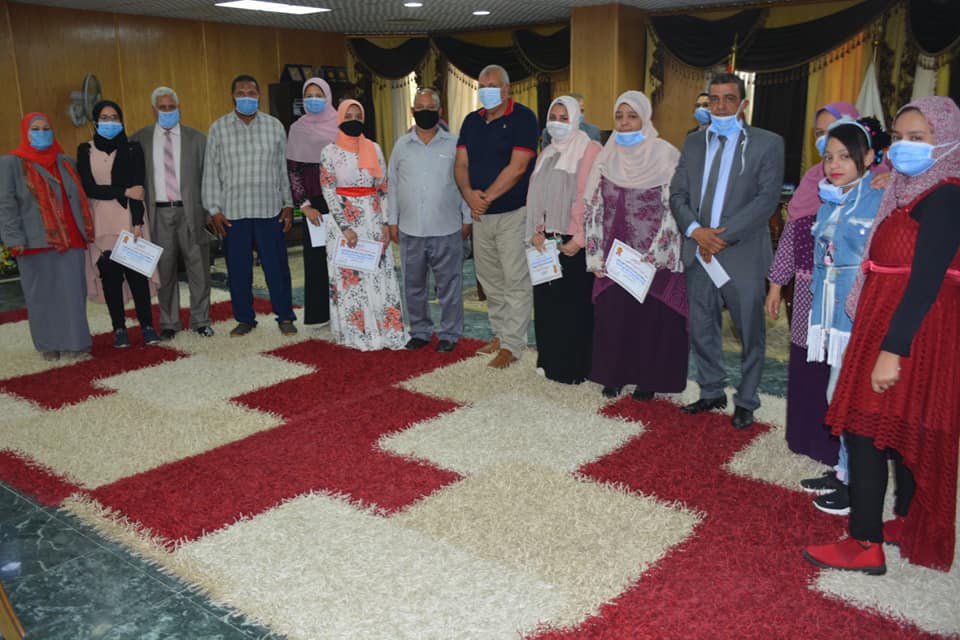 محافظ الوادى الجديد يكرم العشرة الأوائل بالثانوية