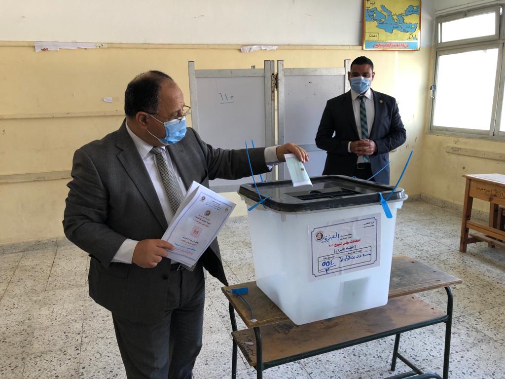 وزير المالية خلال مشاركته بالانتخابات