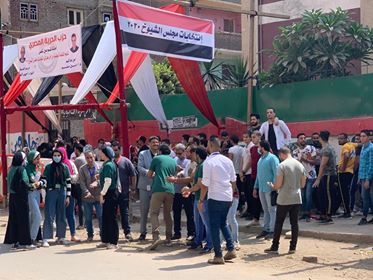 إقبال كثيف من شباب عين شمس أمام لجنة مدرسة الزهراء  