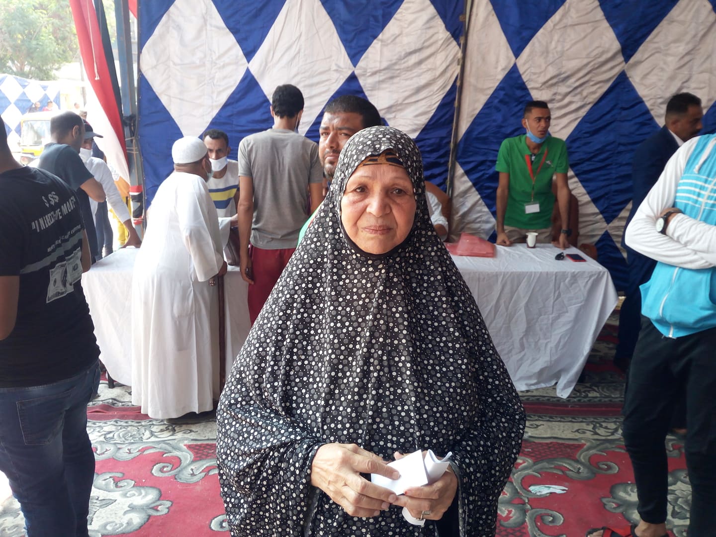 سيدة مسنة