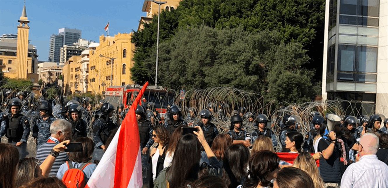 تجدد الاحتجاجات أمام مجلس النواب