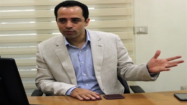 الدكتور عبد الله المغازي أستاذ القانون الدستوري