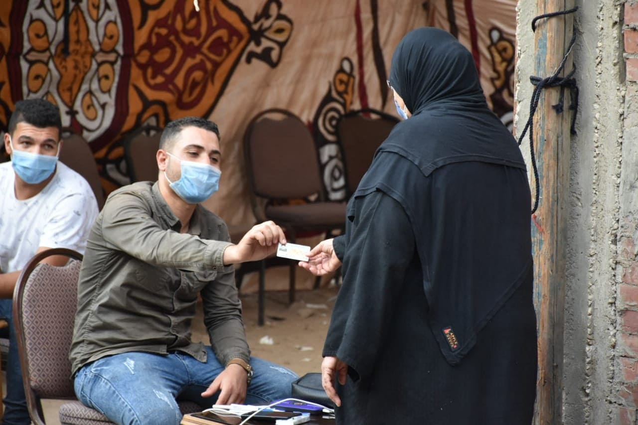 جمعية أبو العينين تساعد الناخبين
