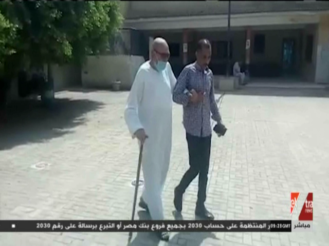 مفيش مستحيل..كبار السن يتسابقون بالعكاز للإدلاء بأصواتهم
