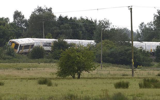 قتيل وإصابات جراء خروج قطار عن مساره في إسكتلندا قتيل وإصابات جراء خروج قطار عن مساره في إسكتلندا