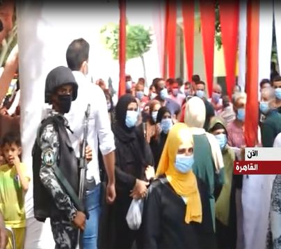 مراوح ومياه معدنية أمام اللجان في انتخابات الشيوخ