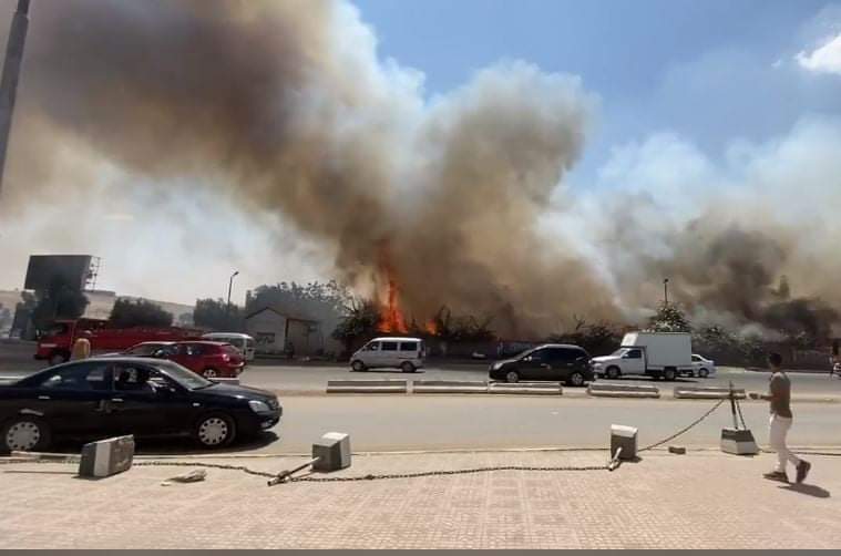 محاولات للسيطرة علي حريق أشجار بميدان الرماية