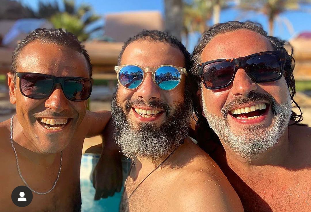 محمد فراج و اصدقائه