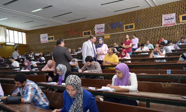 الجامعات