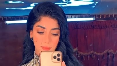 كارولين عزمي