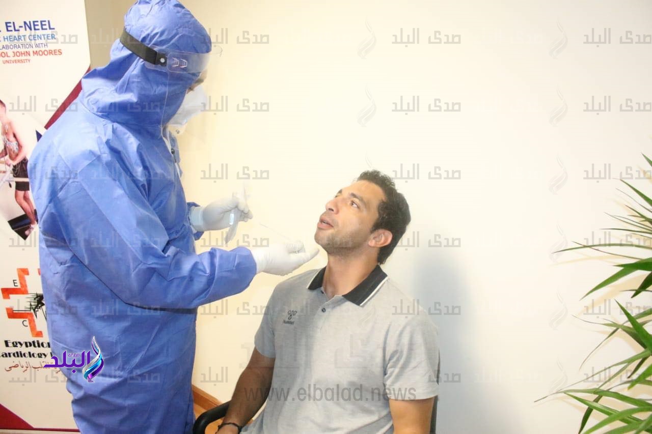 احمد الأحمر 