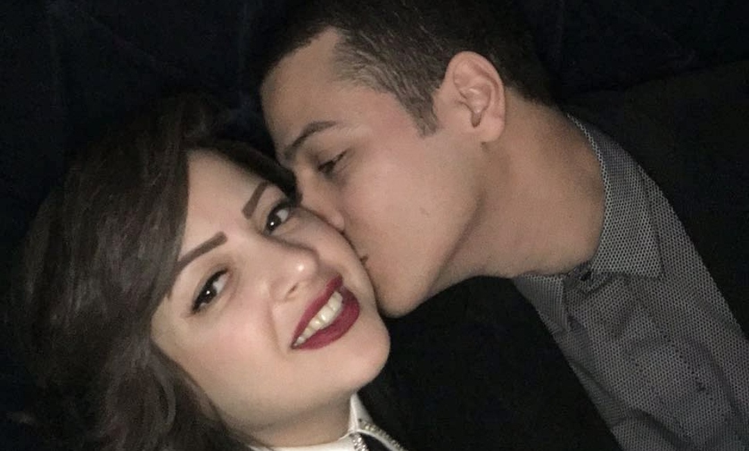 منى فاروق وشقيقها