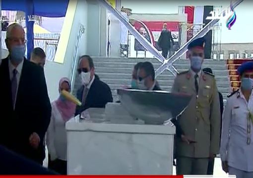 الرئيس السيسى يضع حجر الأساس لمحطة عدلى منصور التبادلية