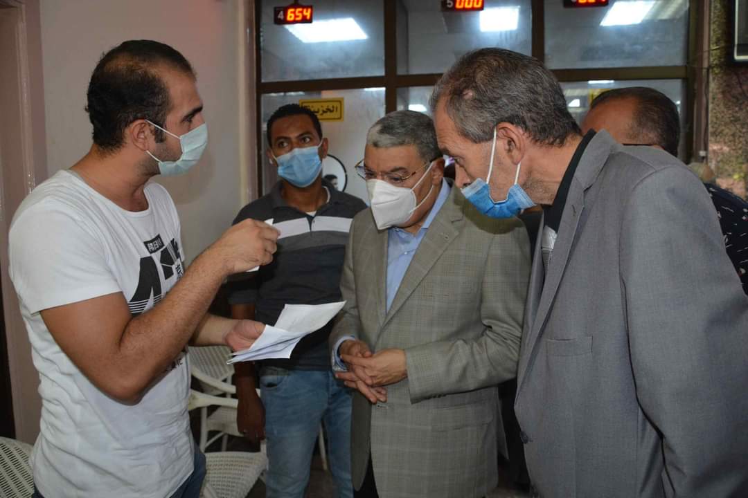 محافظ المنيا يتابع تقديم طلبات التصالح