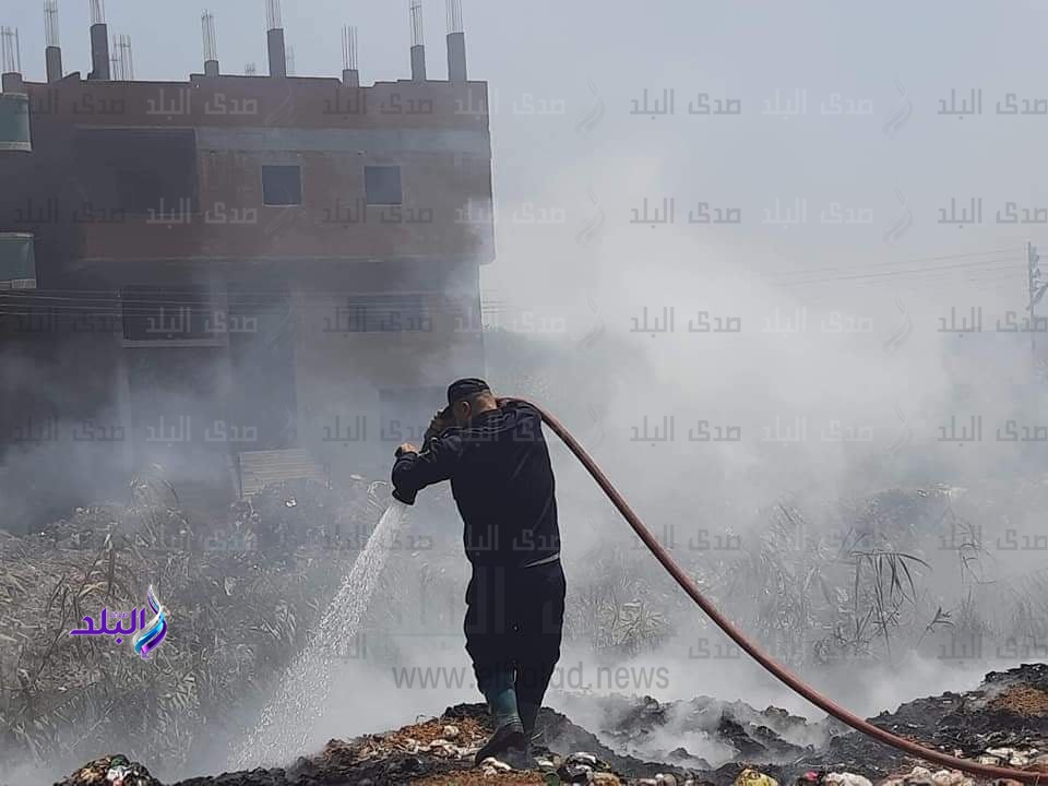 السيطرة على حريق هائل أكوام وتلال القمامة