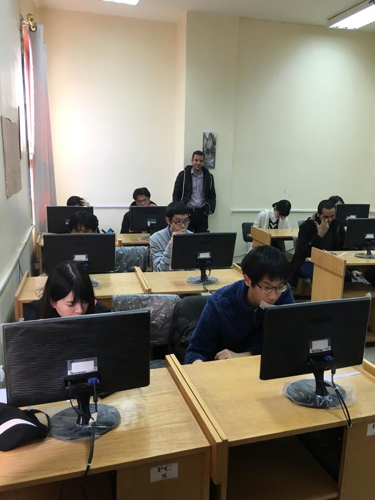 طلاب جامعات 