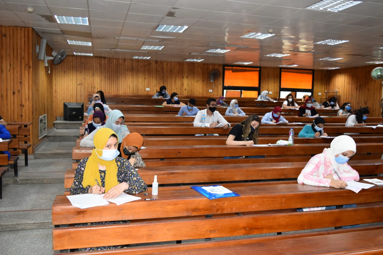 طلاب جامعات 