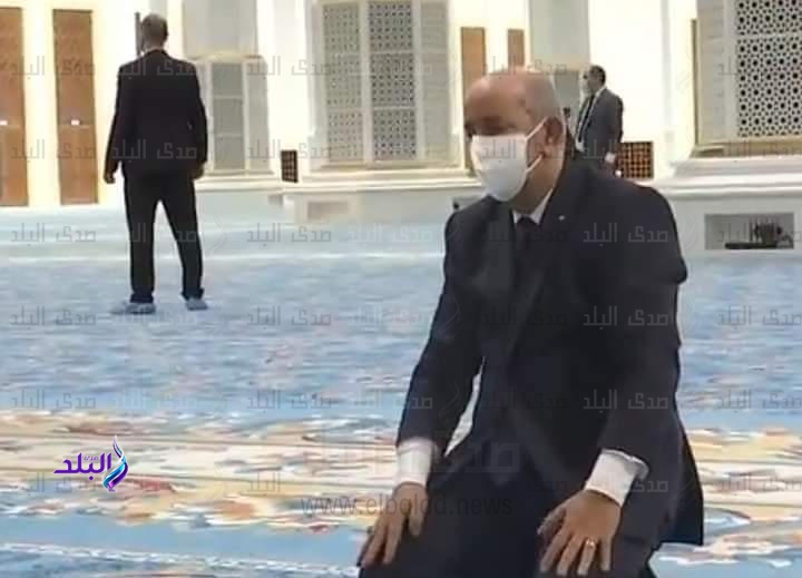 تبون داخل ثالث أكبر مسجد في العالم