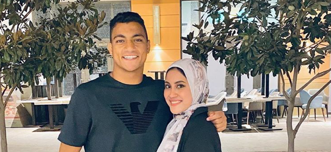 مصطفي محمد وزوجتة