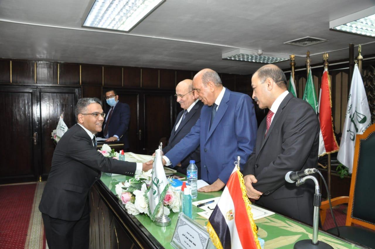  رئيس مجلس الدولة يكرم العاملين بوحدة المطالبة