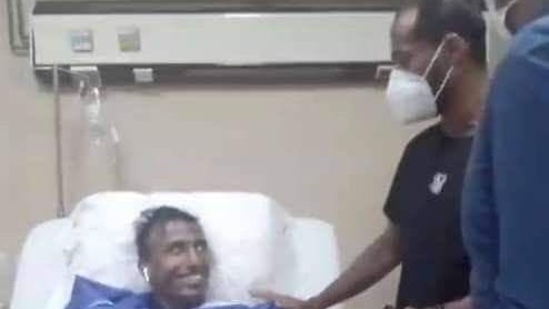 وليد سليمان يزور محمد عبد الشافي في المستشفى