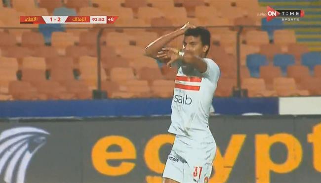 أسامة فيصل صاحب الهدف الثالث في الأهلي 