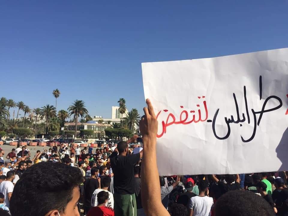 ميلشيات الوفاق تطلق النار على المحتجين في طرابلس