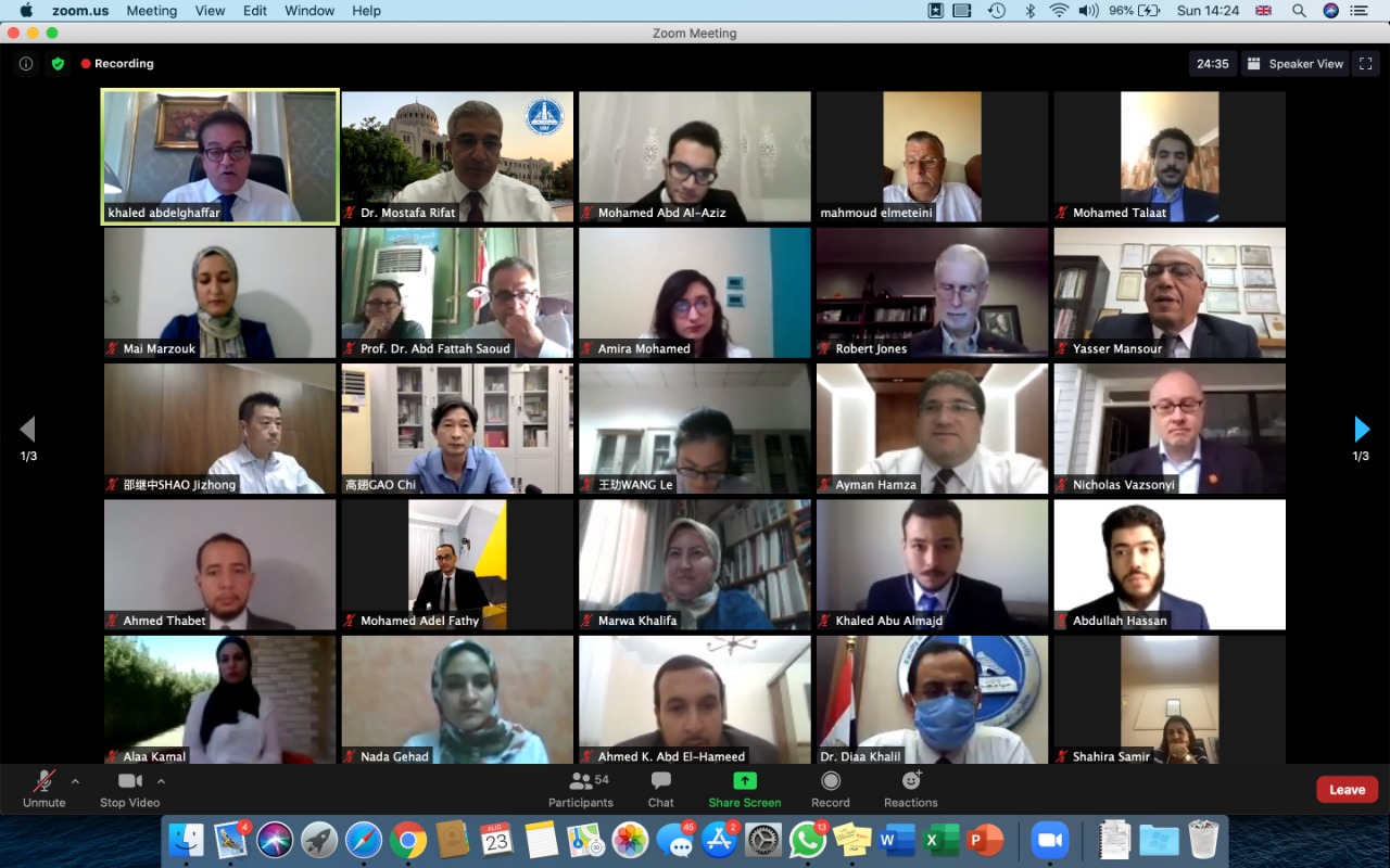 جانب من الحضور 