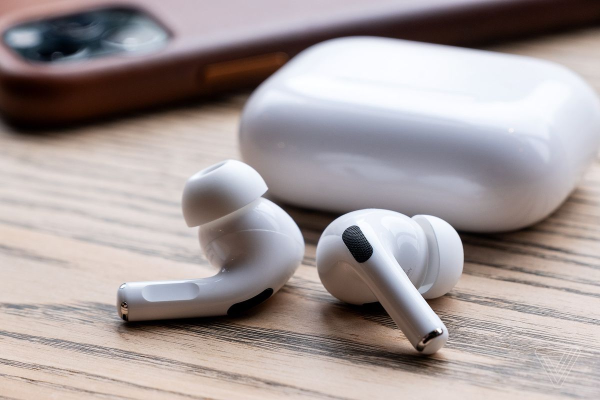 أكبر تخفيض على سماعات AirPods Pro اللاسلكية من آبل