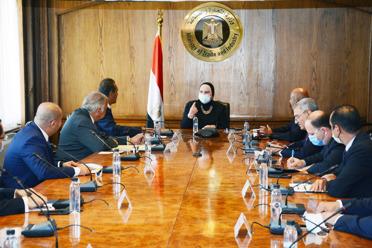 وزيرة التجارة والصناعة وممثلى المجالس التصديرية وزيرة التجارة والصناعة وممثلى المجالس التصديرية