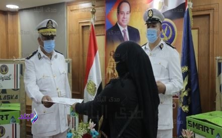 توزيع المساعدات على أسر المسجونين