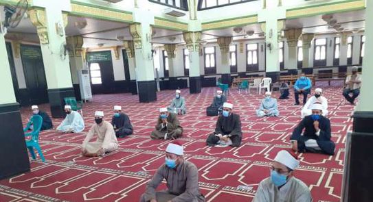 حكم تباعد المصلين في الصف أثناء صلاة الجمعة
