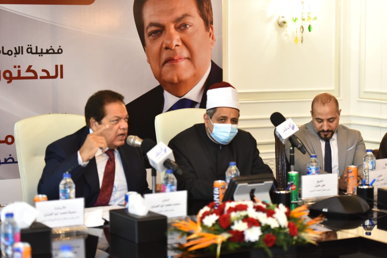 النائب محمد أبو العينين