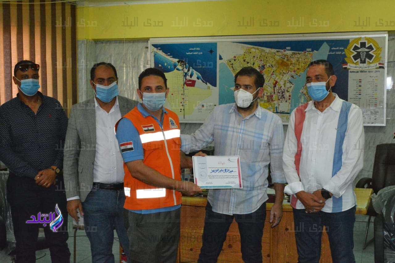 الشباب المصرى يكرم مسعفي بورسعيد ردا للجميل