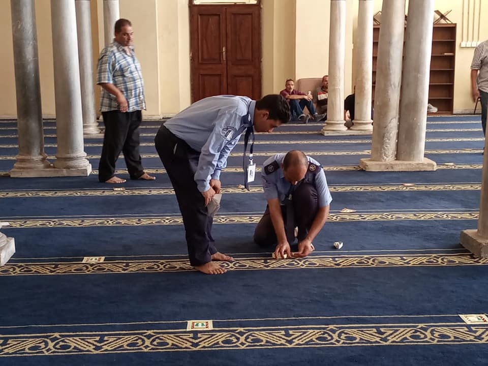 استعدادات الجامع الأزهر لإقامة شعائر صلاة الجمعة.