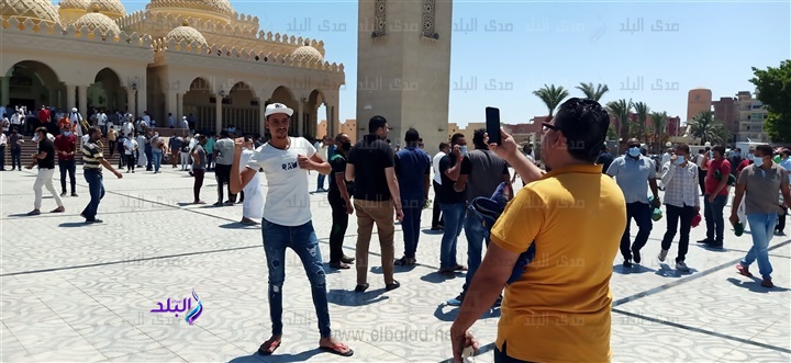المصلون يوثقون أول صلاة جمعة منذ كورونا