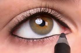 من اكتحل بالإثمد يوم عاشوراء لم ترمد عينه